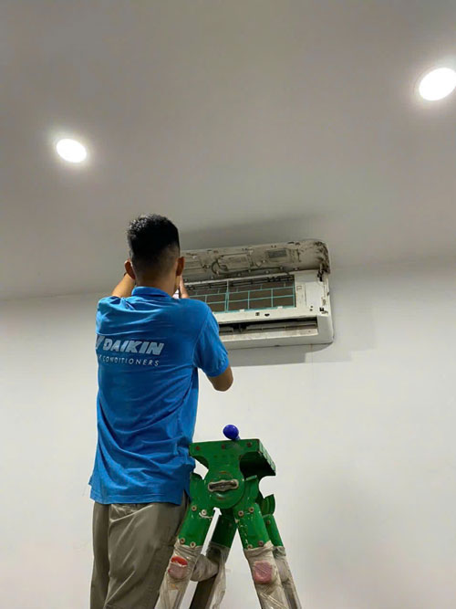 vệ sinh điều hòa cuối mùa