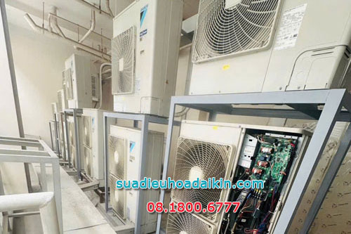 Vệ sinh điều hòa Daikin VRV