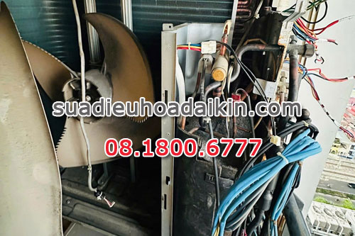 Sửa Điều hoà trung tâm Daikin VRV nháy đèn