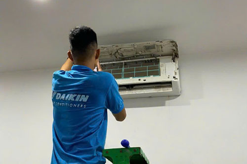 Vì sao nên vệ sinh điều hòa cuối mùa